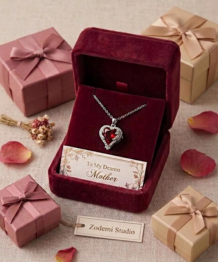 Collar Corazón de Rubí en Estuche Terciopelo 